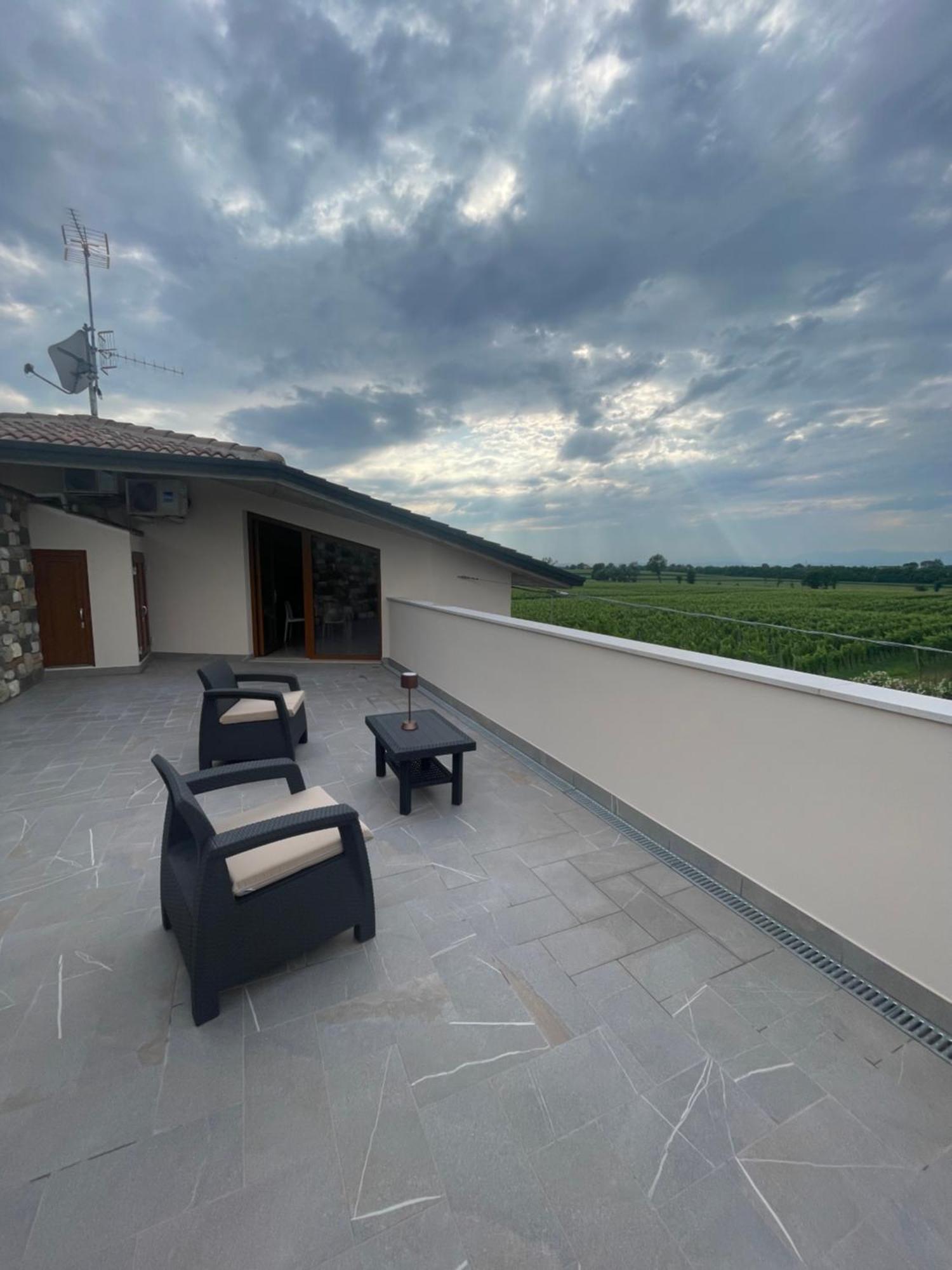 Casa Luigi - Appartamenti A Пескьера-дель-Гарда Экстерьер фото